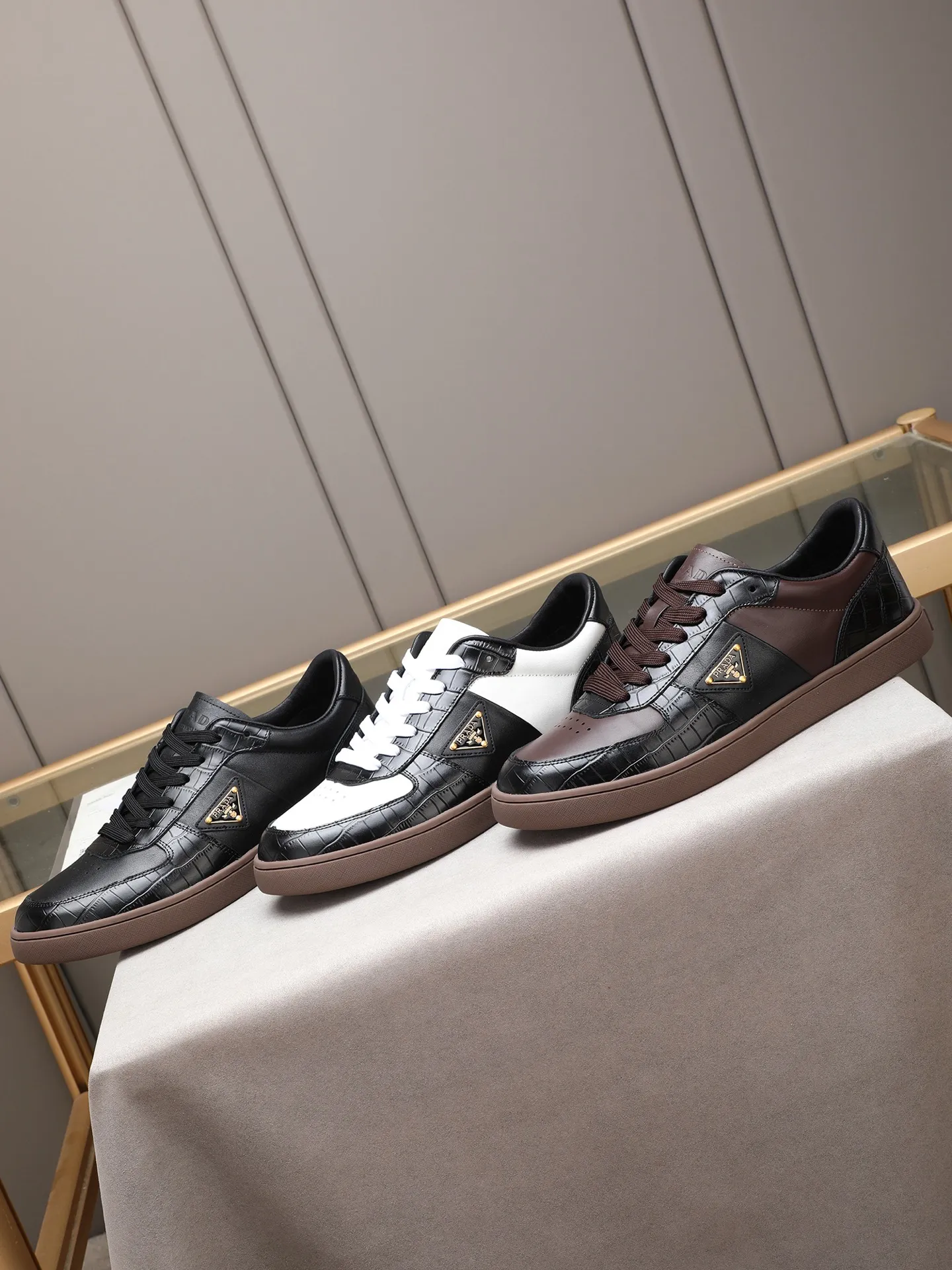 Men's shoes💰420💰 Brand: PRADA (Prada) Standard code: Men's code 38–44 (45 can be customized) Material: Original cowhide, breathable sheep lining Special outsole Style category: Men's fashionable casual sneakers Low-key luxury! Color: actual picture color